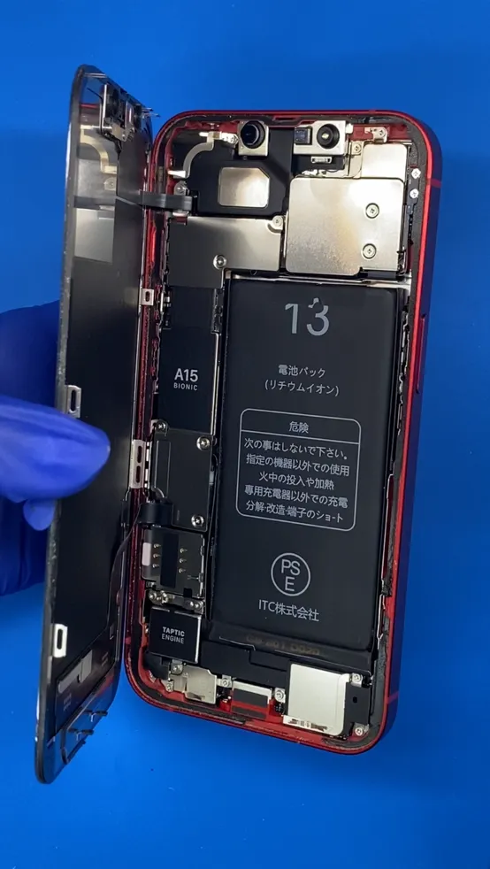 iPhone13のバッテリー交換を実施｜買取した端末をメンテナンスして販売