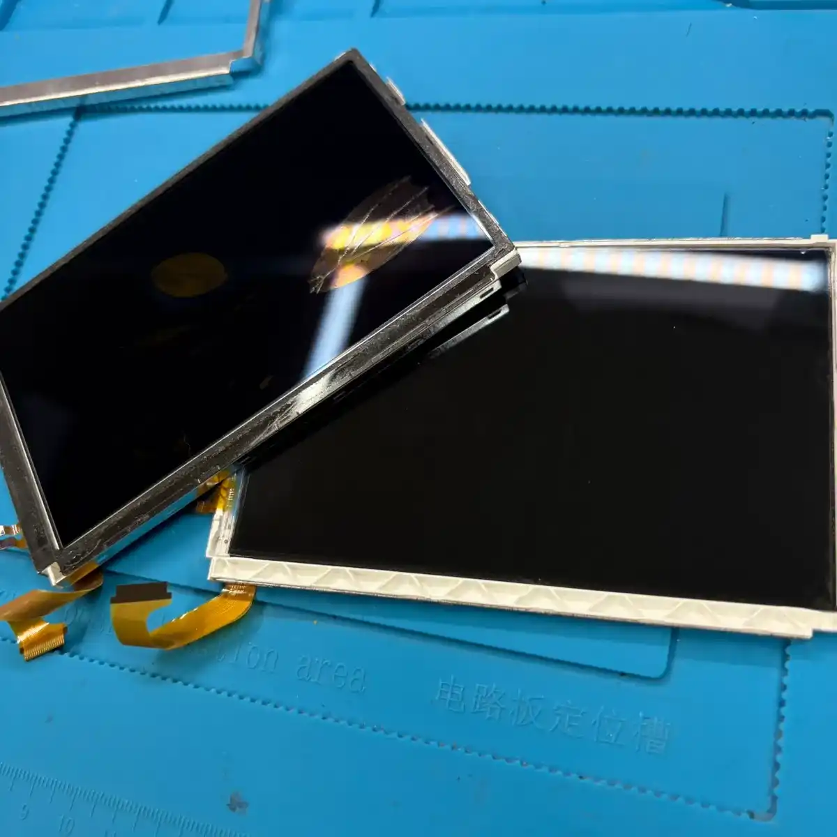 【昭島で3DS上画面修理なら】映らない・液漏れ・線が入る症状もお任せ！3DS上部画面交換修理を解説