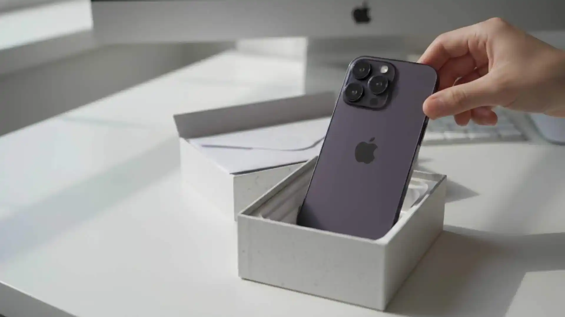 箱に入ったiPhoneの下取り準備