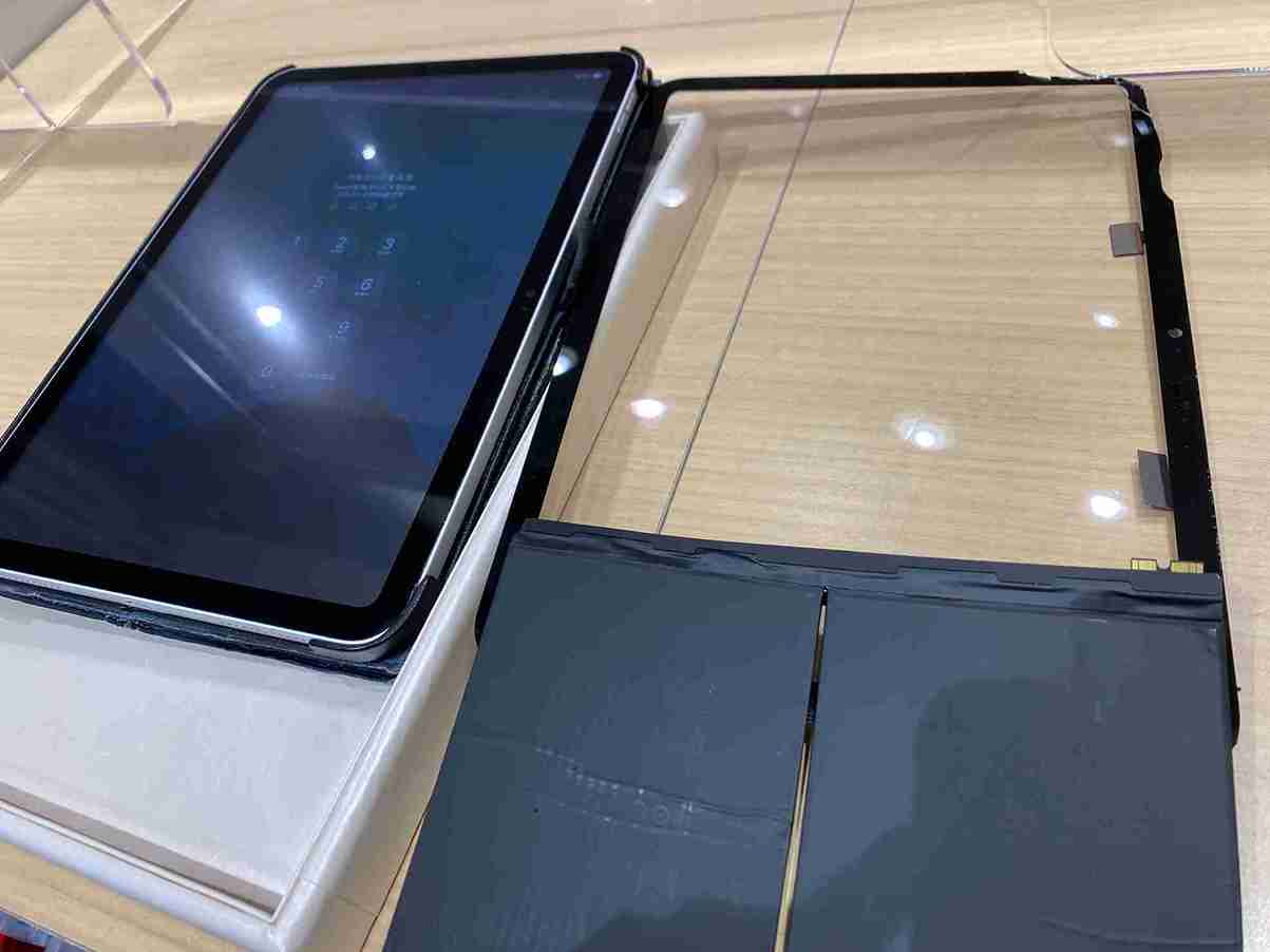 iPad第10世代（iPad10）の画面割れとバッテリー交換のセット修理 大阪 スマートクリア