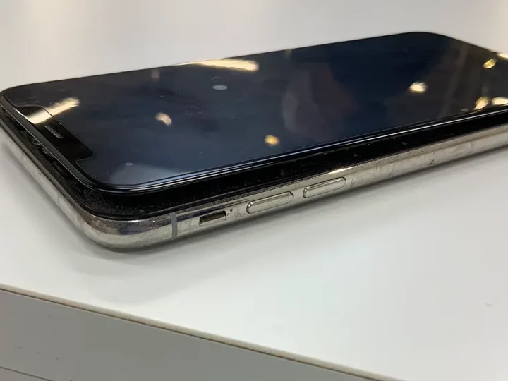iPhoneXのバッテリー交換・液晶交換｜同時修理で費用を抑えられる場合も