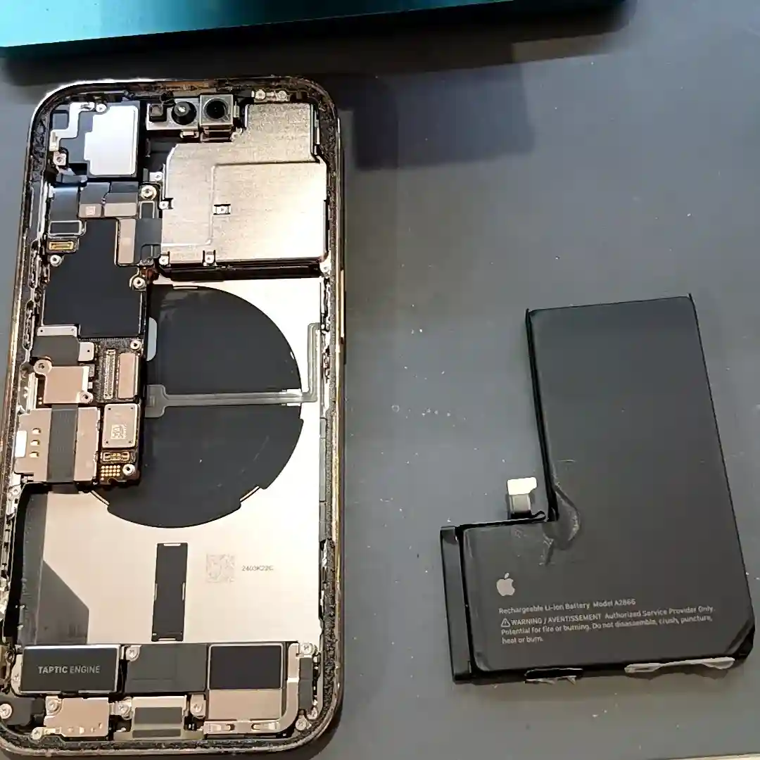 【函館でiPhone14 Proのバッテリー交換なら】充電の減りが早いと感じたら！即日対応のiPhone修理ならスマートクリア MEGAドン・キホーテ函館店へ