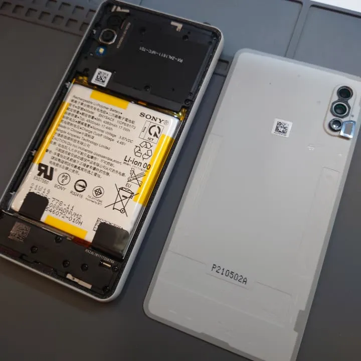 XPERIA AceⅢのバッテリー交換