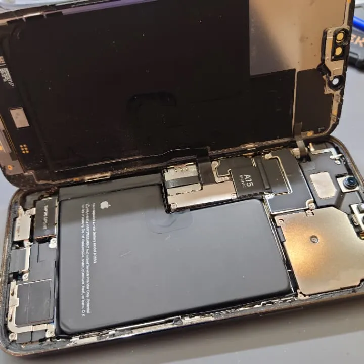iPhone13ProMaxのバッテリー交換