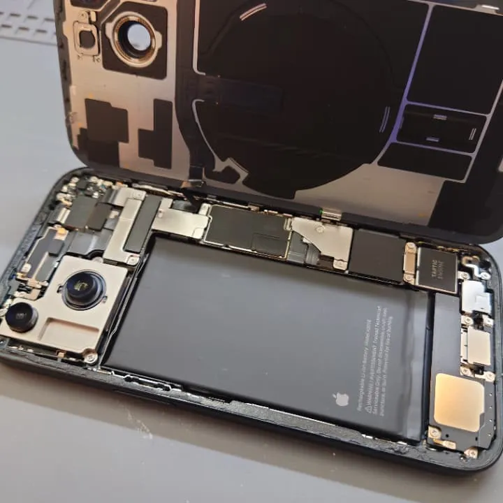 iPhone15 バッテリー交換