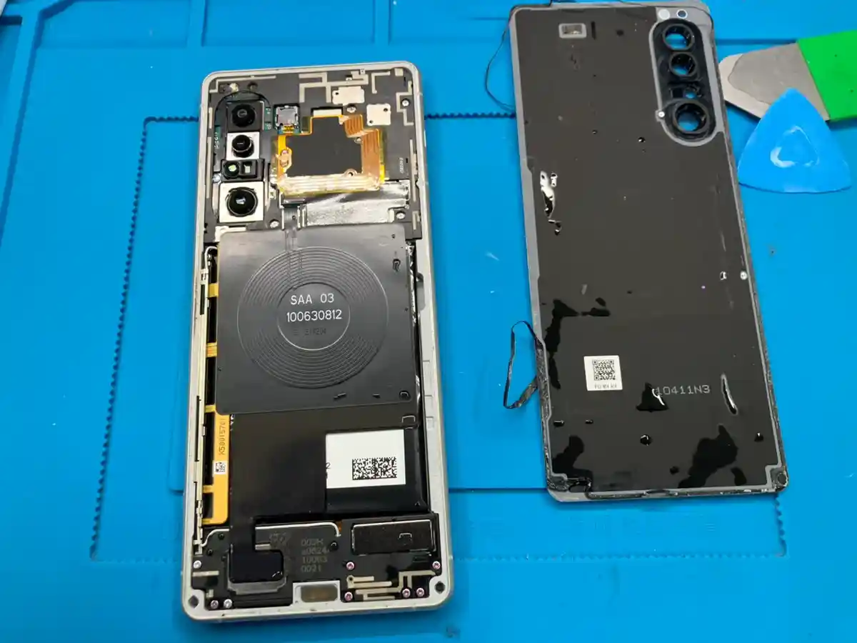 【昭島】Xperiaが水没してしまったらどうする？電源を入れずに早めの修理がおすすめ｜スマートクリア 昭島駅前店