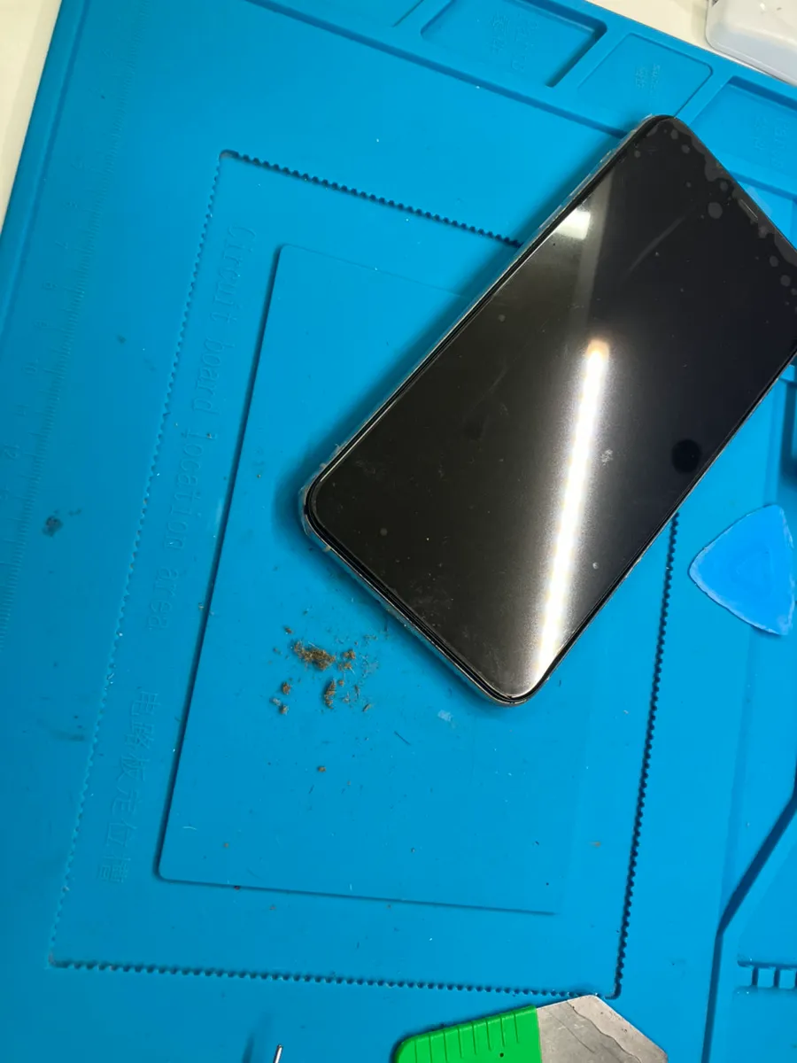 iPhone11の充電口が反応しない？昭島でできる充電口クリーニング・清掃で改善するケースをご紹介！