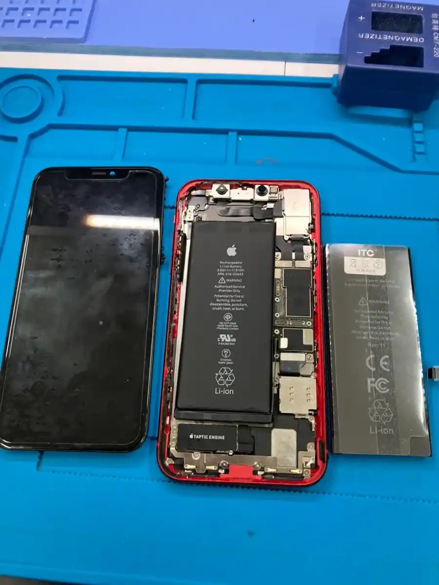 【昭島でiPhone11バッテリー交換なら即日対応】充電の減りが早い・突然電源が落ちる症状はスマートクリア昭島駅前店へ