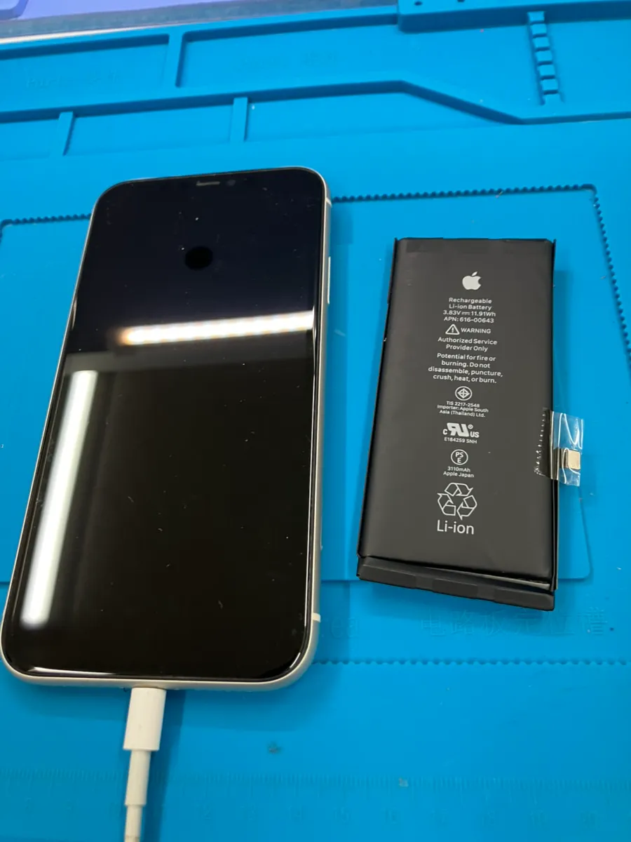 【昭島でiPhone11バッテリー交換なら】本体が膨らんできたら要注意！バッテリー膨張を即日修理で解決