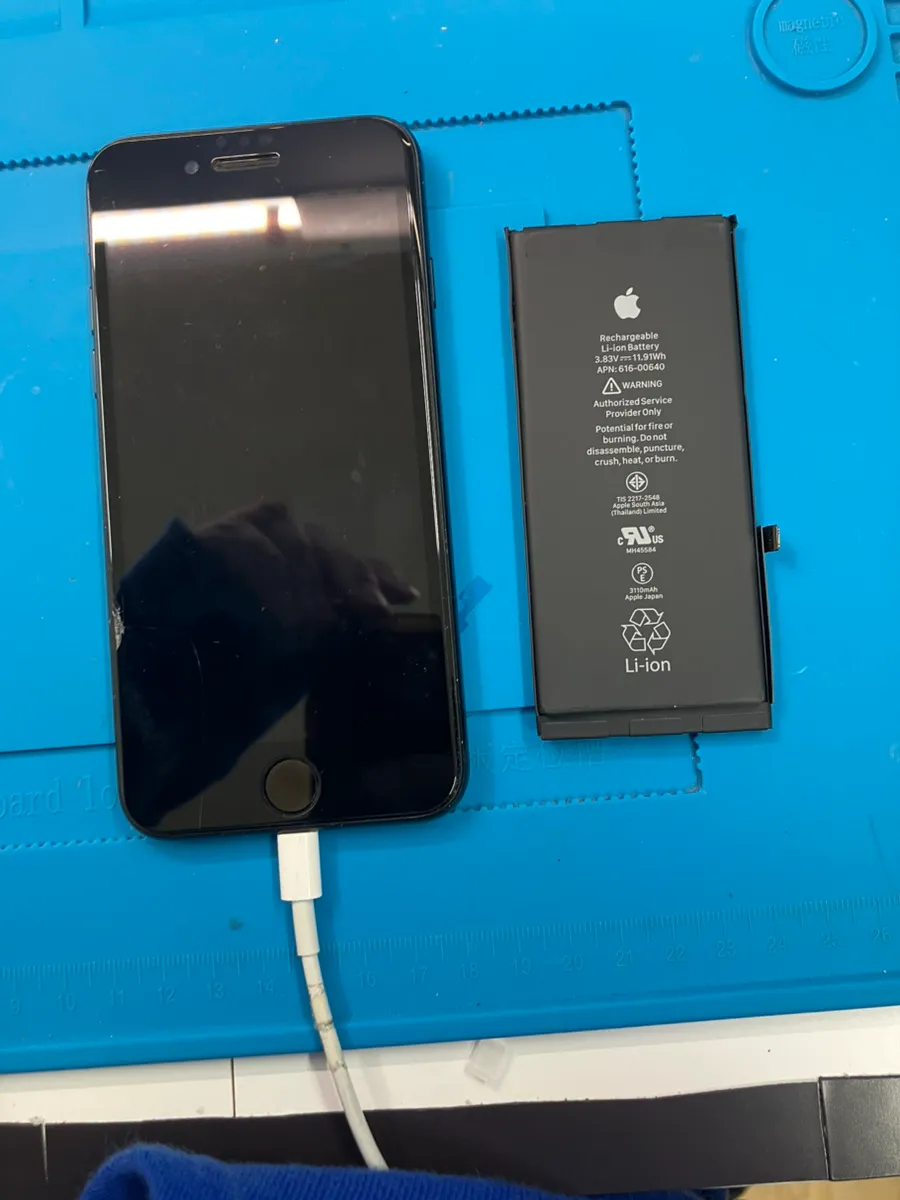 【昭島でバッテリー交換なら】iPhone SE3の減りが早い方へ｜スマートクリア昭島駅前店