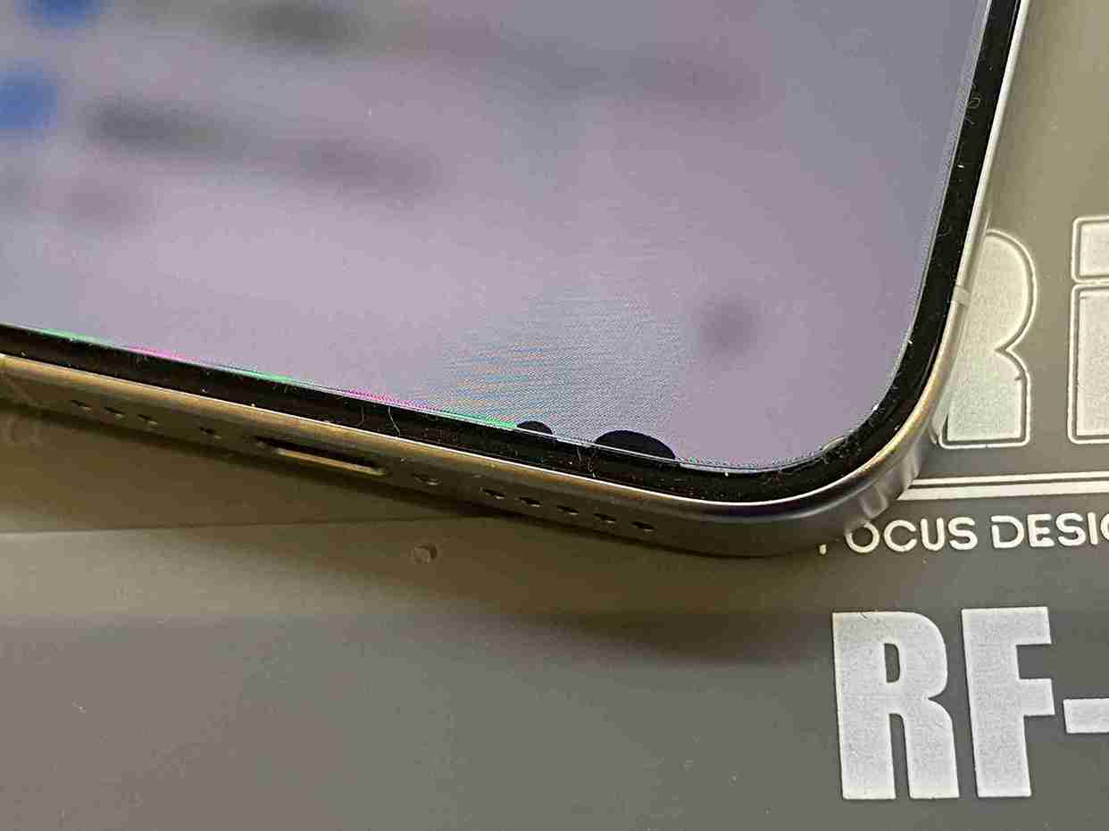 iPhoneの画面に黒いシミが出た！原因と実際の修理事例をご紹介！スマートクリア天六店