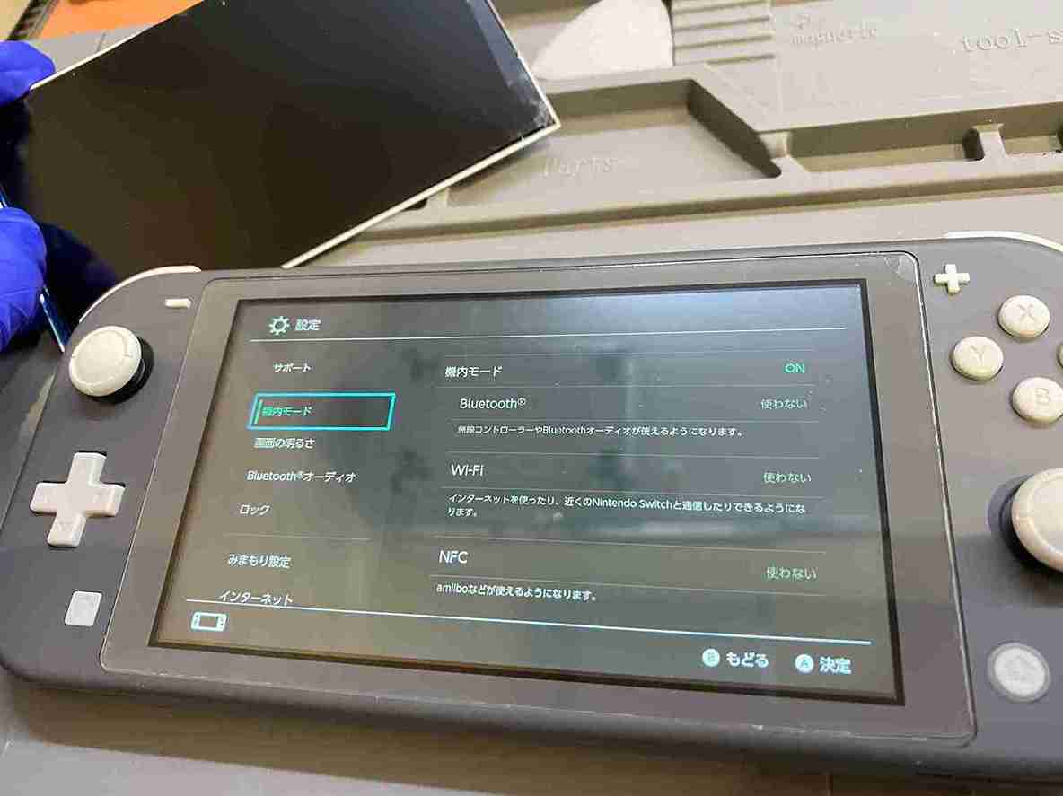液晶に線が入ったニンテンドースイッチの画面修理を実施！スマートクリア天六店