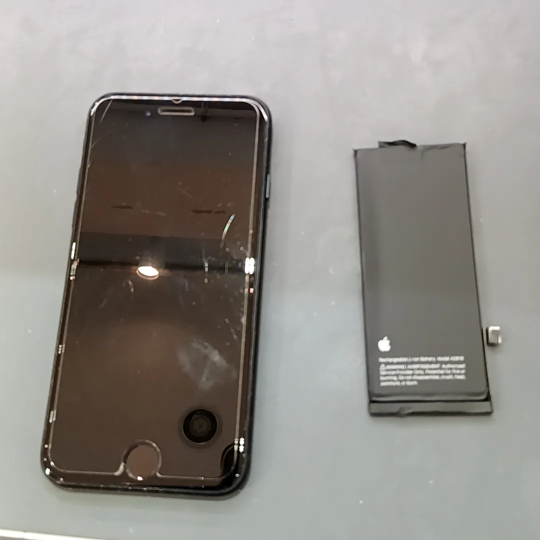 【函館】iPhone SE3の充電が減り早い？即日＆データそのままのバッテリー交換ならスマートクリアMEGAドン・キホーテ函館店へ！