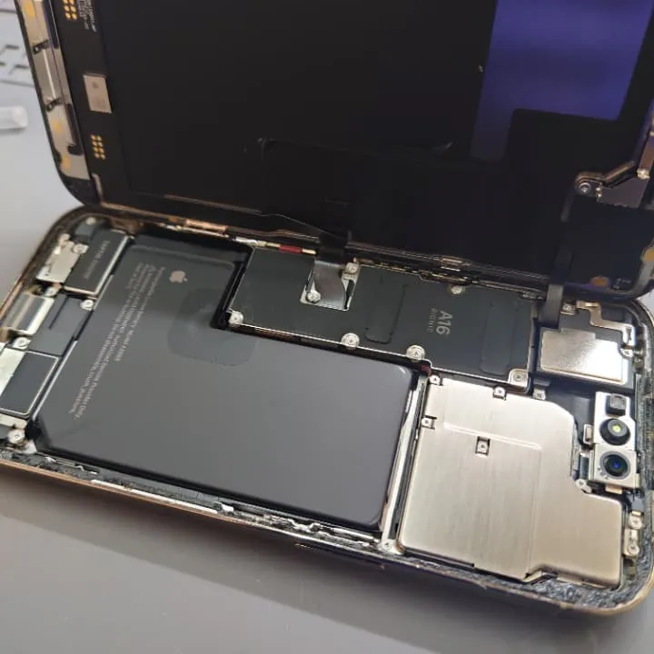 iPhone14Proバッテリー交換は栄町で即日対応