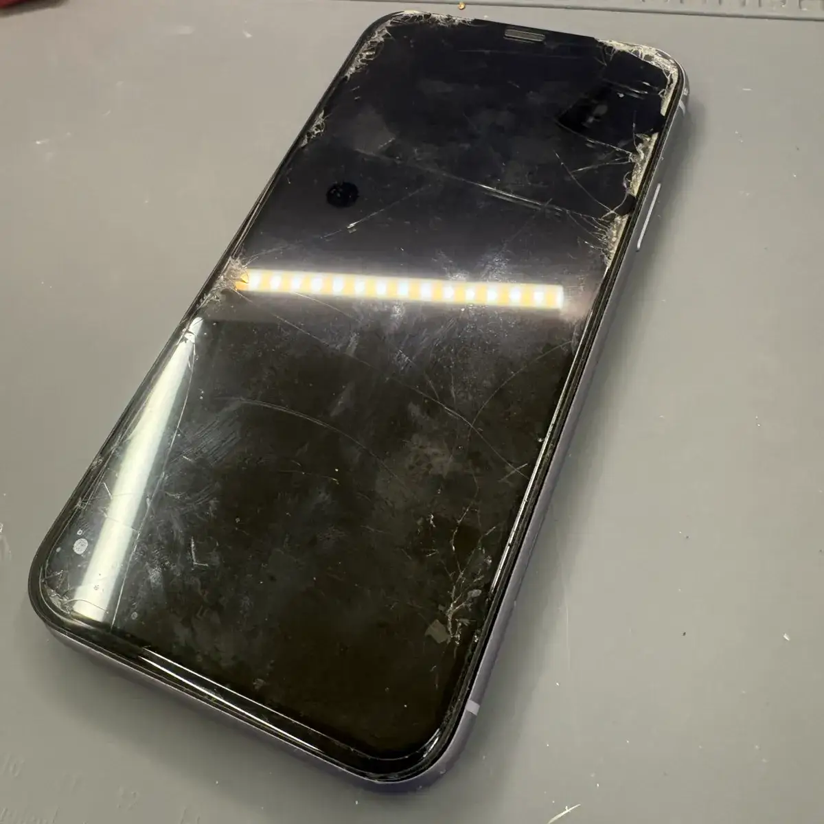 昭島でiPhone11画面交換なら即日対応｜画面割れ・液晶不良は早めの修理がおすすめ