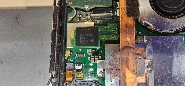 半年ぶりに使ったNintendo Switchが起動しない！？内部を開けてみると意外な原因が…｜スマートクリア ドン・キホーテ小樽店