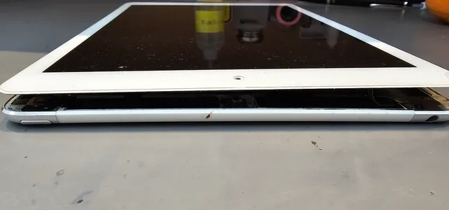 気がついたら膨らんでた！iPadのバッテリー膨張・交換について｜スマートクリア ドン・キホーテ小樽店