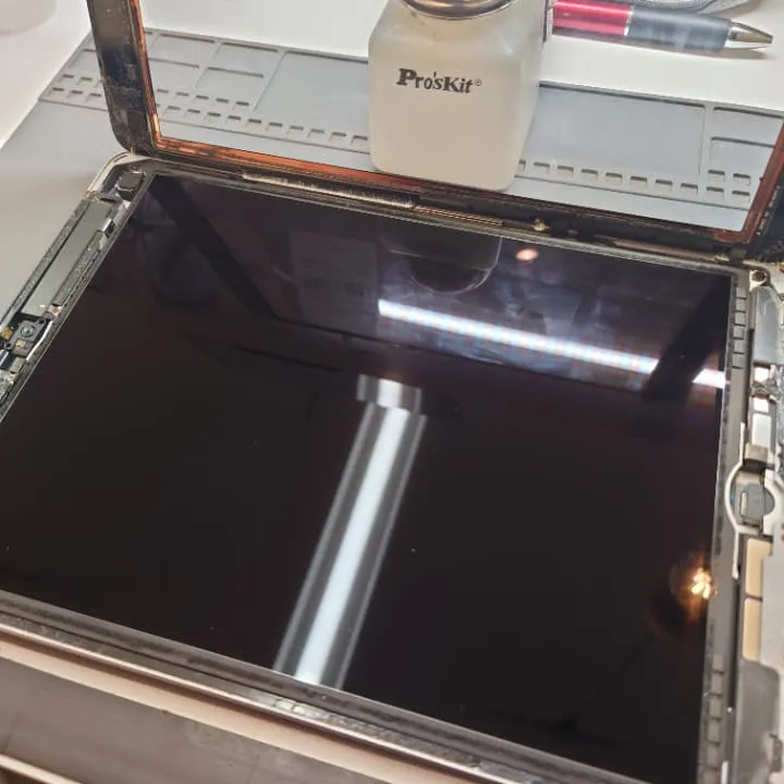 iPad6の液晶交換修理