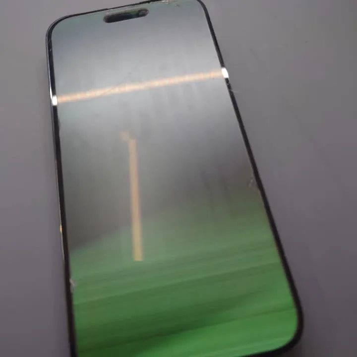 iPhone 14 Proの画面が緑色に？札幌栄町で即日画面修理対応
