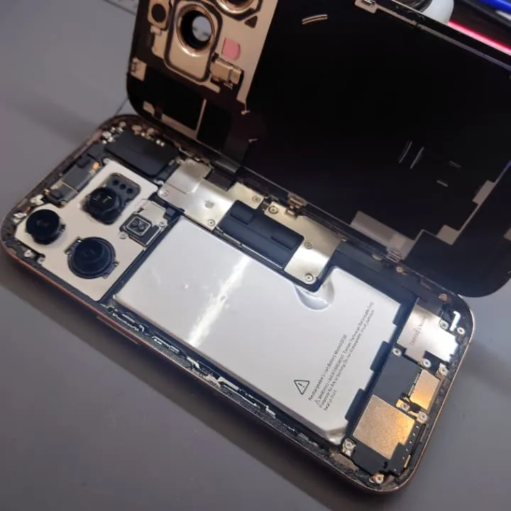 iPhone16 Proが起動しない…機種変更前に修理を検討