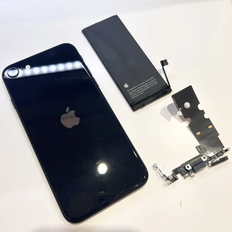 iPhone SE（第3世代）のバッテリー交換と充電口交換を同時修理！お得なセット割引もご紹介