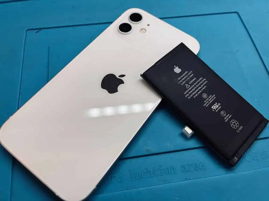 iPhone12のバッテリー交換承りました！