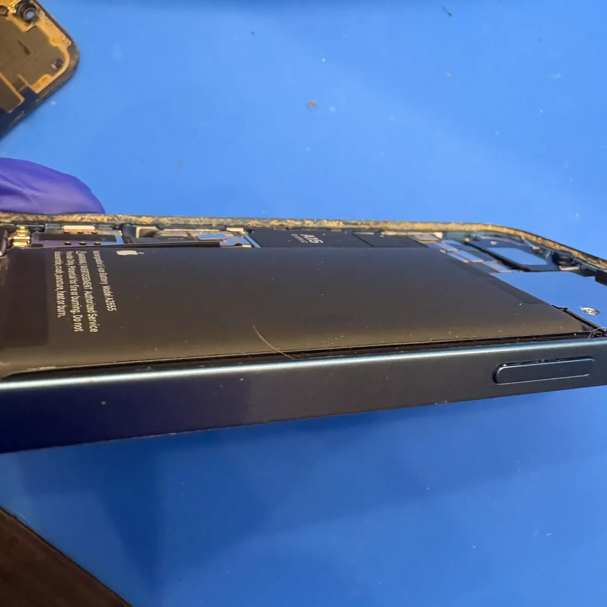 iPhone13 バッテリー膨張 アピア店