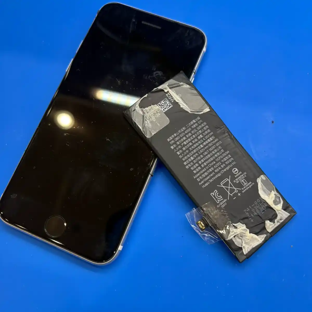 【札幌駅でiPhone SE2バッテリー交換なら即日対応】充電の減りが早い・突然電源が落ちる症状はスマートクリア札幌駅アピア店へ