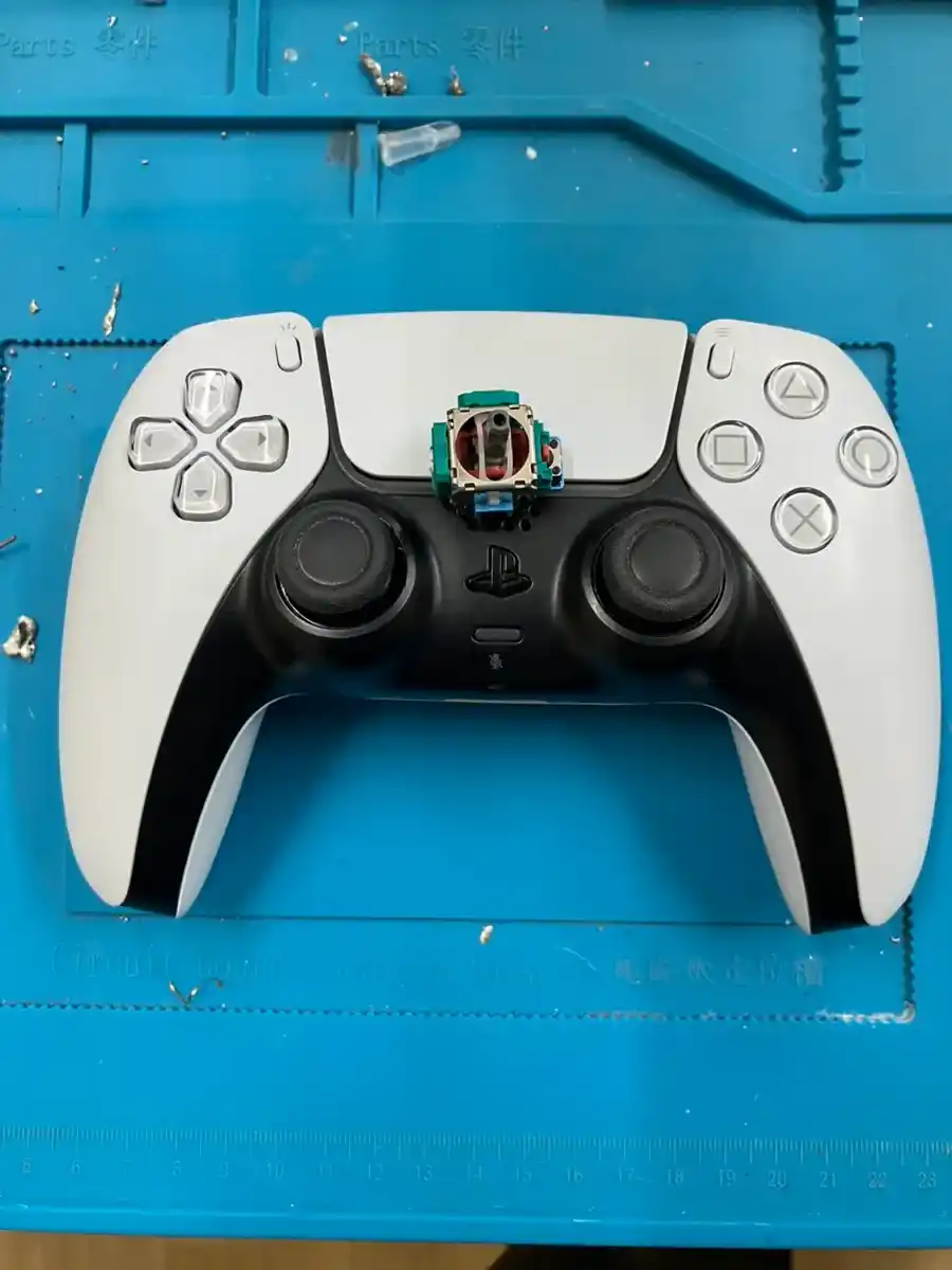 【昭島市モリタウン内】PS5コントローラーがドリフトする…原因と即日修理スマートクリア昭島駅前店
