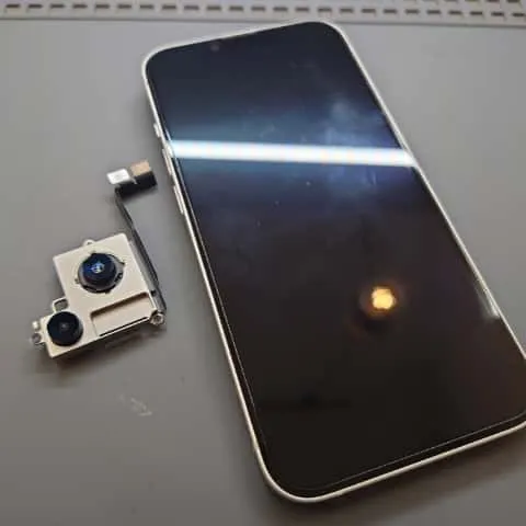 iPhone14バックカメラ修理