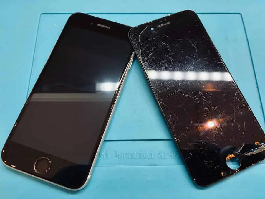 iPhoneSE3の画面割れ修理承りました！！