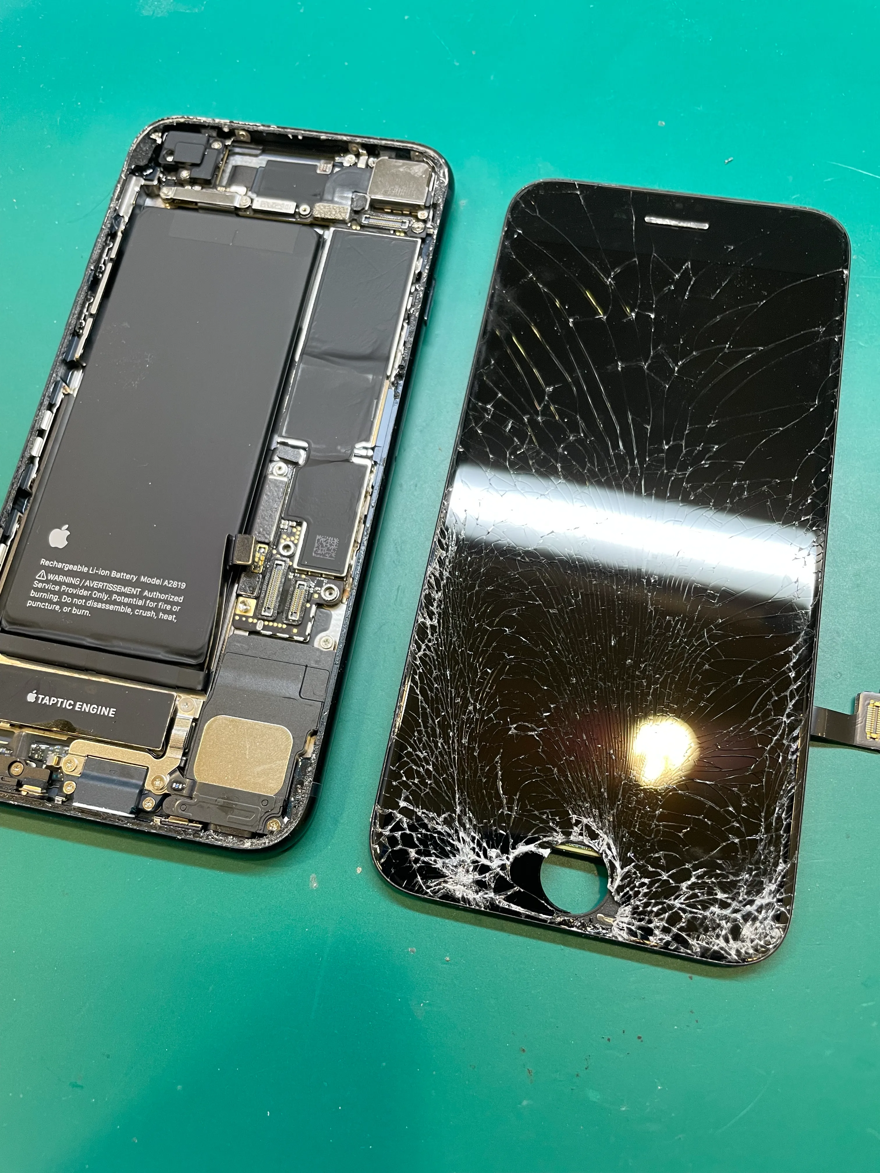 iPhoneの画面交換修理！！