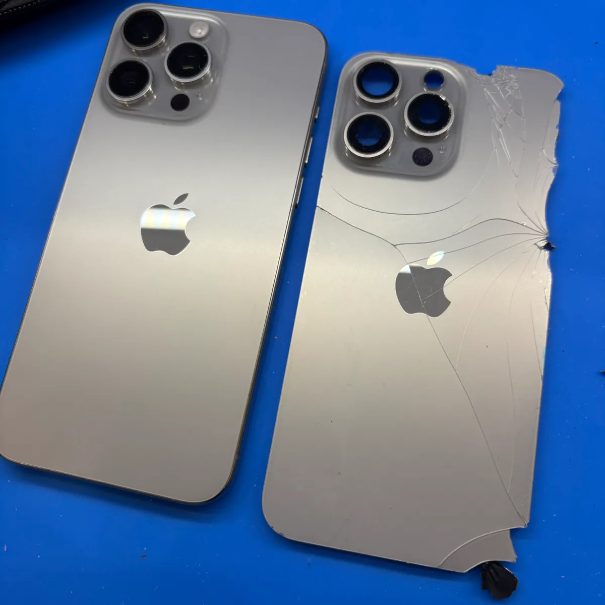 iPhone 15 Pro Maxの背面修理なら札幌駅アピアへ！背面ガラスの割れ・ひび割れはスマートクリアにご相談ください