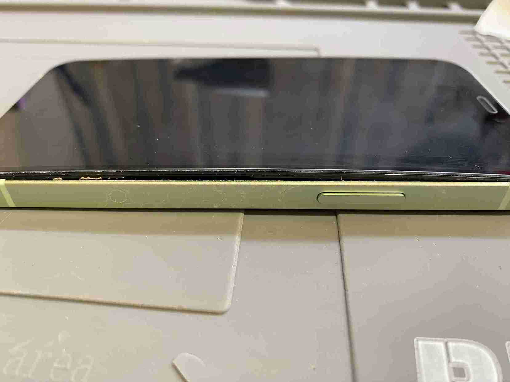iPhoneのバッテリー膨張でお困りの方はスマートクリア天六店にご相談ください！